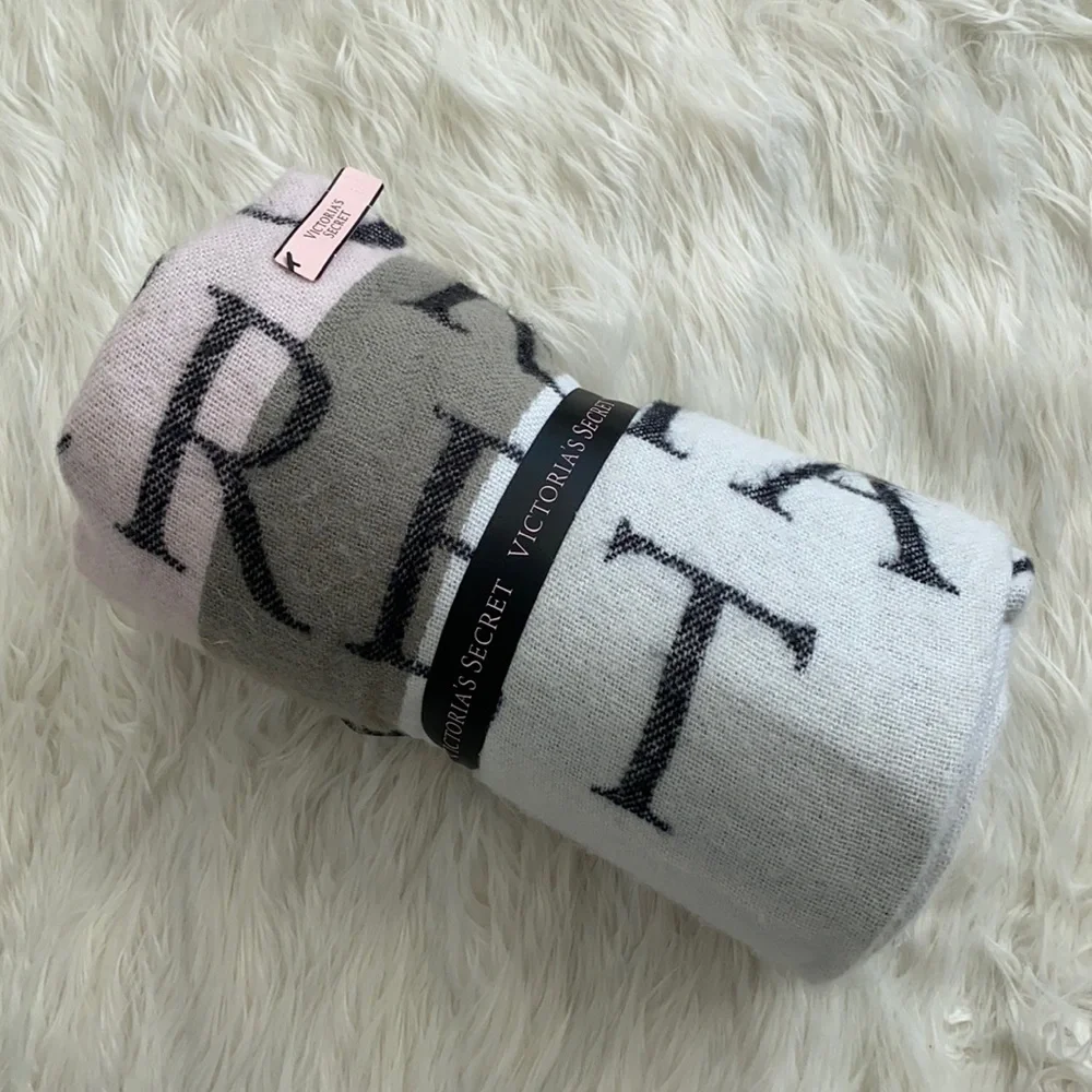 Victoria’s Secret | Fringe Throw Blanket